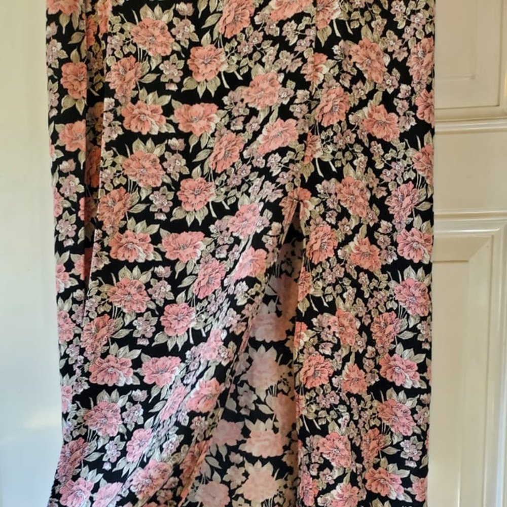 American Eagle Vintage Floral Print High Waisted Midi Skirt